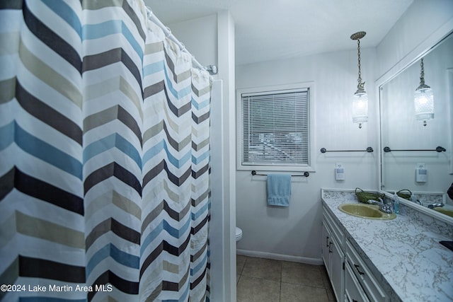 bathroom featuring toilet, a shower with curtain, vanity, and tile patterned floors