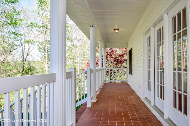 1647 Timber Trl, Alexander City, AL 35010 - balcony featuring a porch