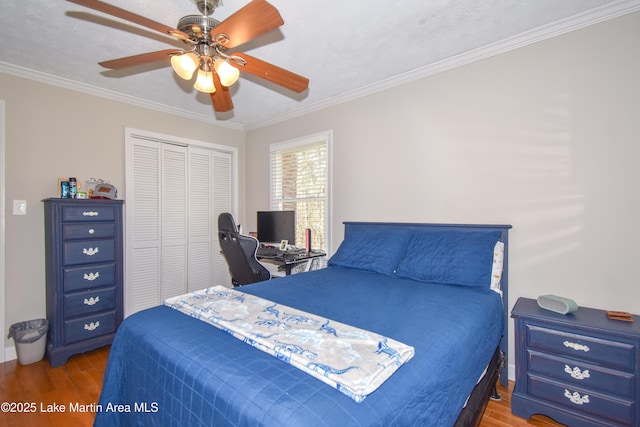 241 Warrior Rd, Alexander City, AL 35010 - bedroom with ceiling fan, a closet, wood finished floors, and crown molding