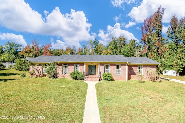 ranch-style house featuring a front lawn