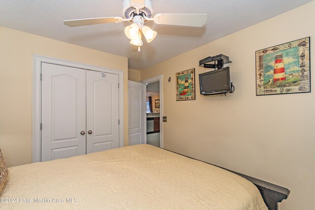 bedroom with ceiling fan and a closet