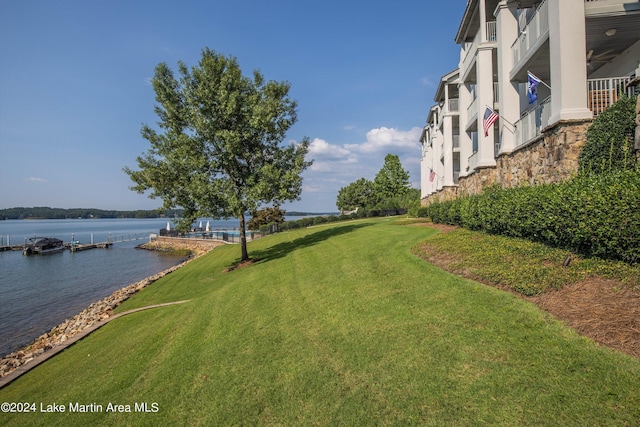 view of yard featuring a water view