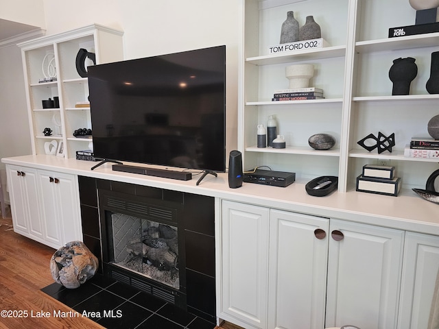 67 Lakeview Dr Unit 10H, Alexander City, AL 35010 - living room with wood finished floors and a tiled fireplace