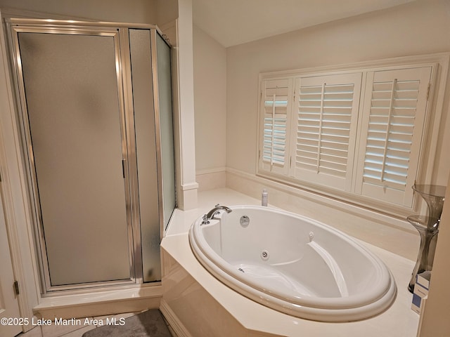 67 Lakeview Dr Unit 10H, Alexander City, AL 35010 - bathroom featuring a stall shower and a tub with jets