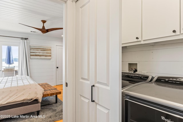 washroom with visible vents, cabinet space, light wood-style flooring, a ceiling fan, and washing machine and dryer