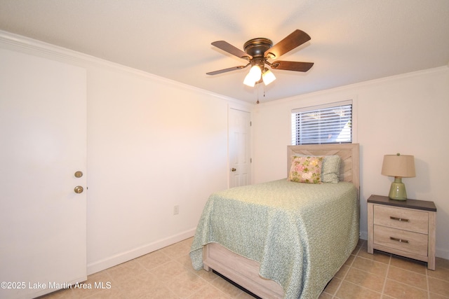 bedroom with ornamental molding, ceiling fan, and baseboards