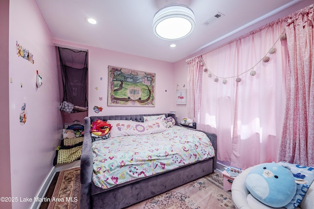 bedroom featuring visible vents, recessed lighting, baseboards, and wood finished floors