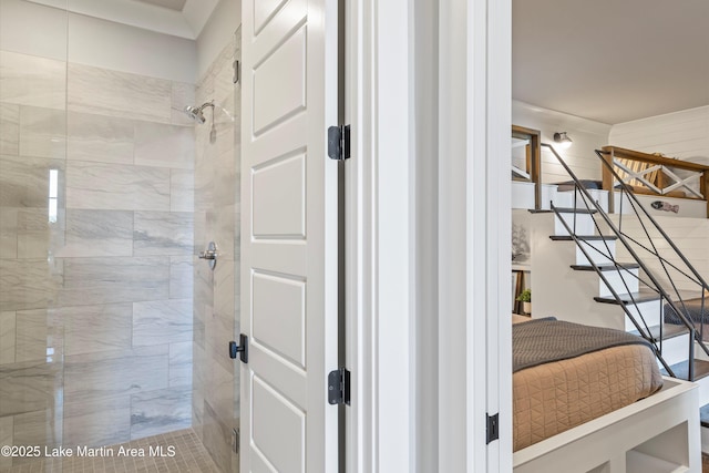 bathroom featuring a tile shower