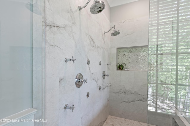 bathroom featuring a tile shower