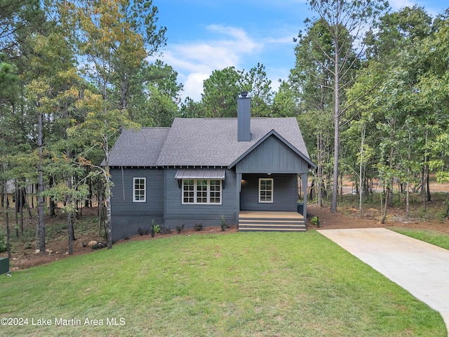 view of front of home featuring a porch and a front lawn