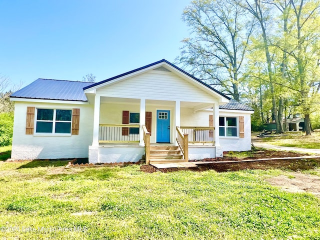 bungalow featuring a porch and a front lawn