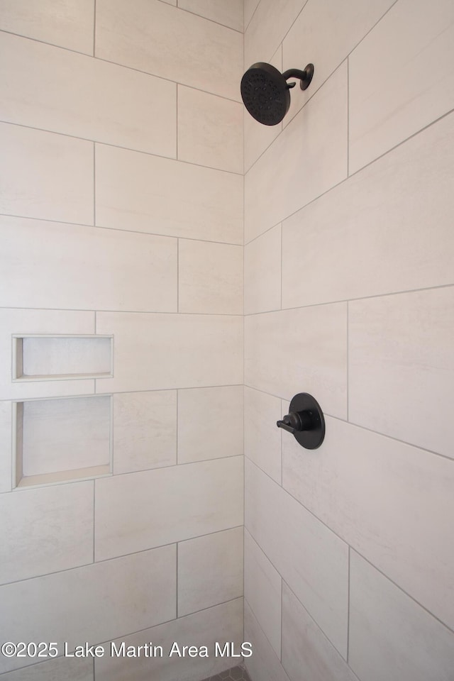 details featuring a tile shower