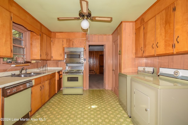 kitchen with washer and clothes dryer, ceiling fan, sink, and appliances with stainless steel finishes