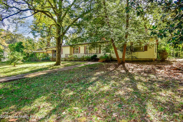 view of front of home with a front yard