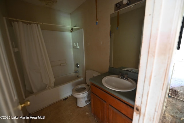 382 Daniel Rd, Kellyton, AL 35089 - full bath with shower / bathtub combination with curtain, toilet, and vanity