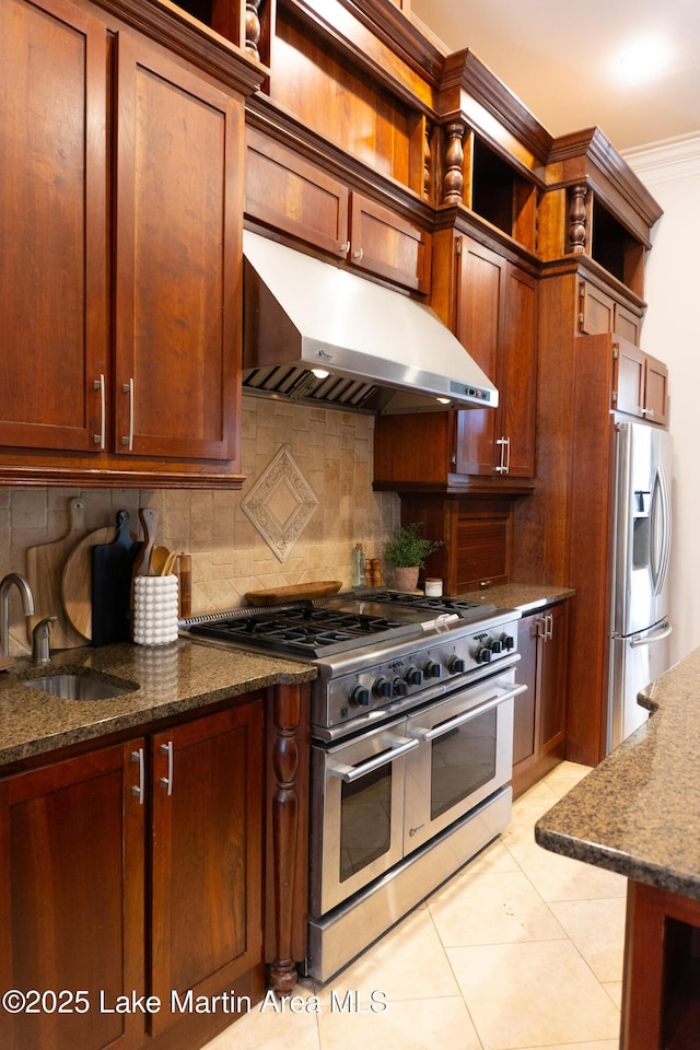 kitchen featuring crown molding, under cabinet range hood, tasteful backsplash, a sink, and appliances with stainless steel finishes