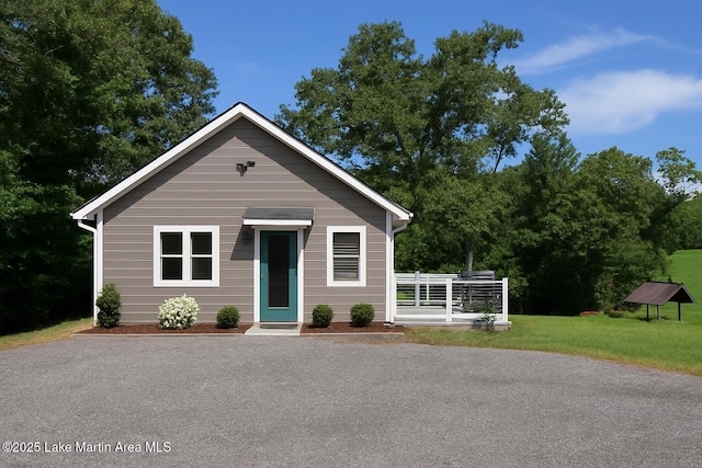 572 Newman Rd, Alexander City, AL 35010 - bungalow featuring a front lawn
