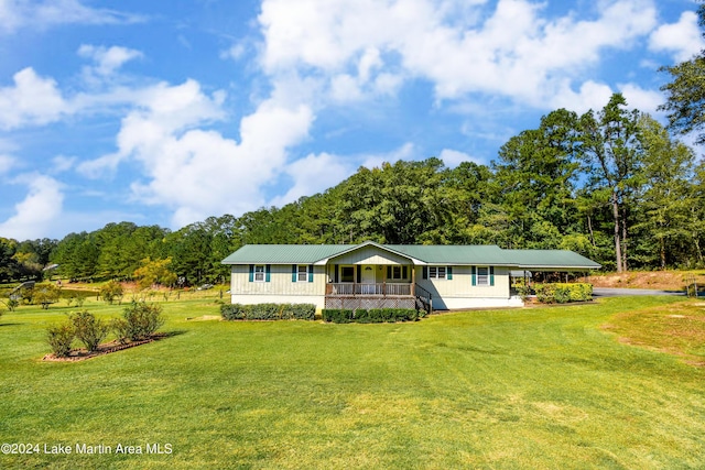 ranch-style house featuring a front lawn and covered porch