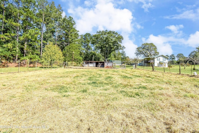 view of yard featuring a rural view