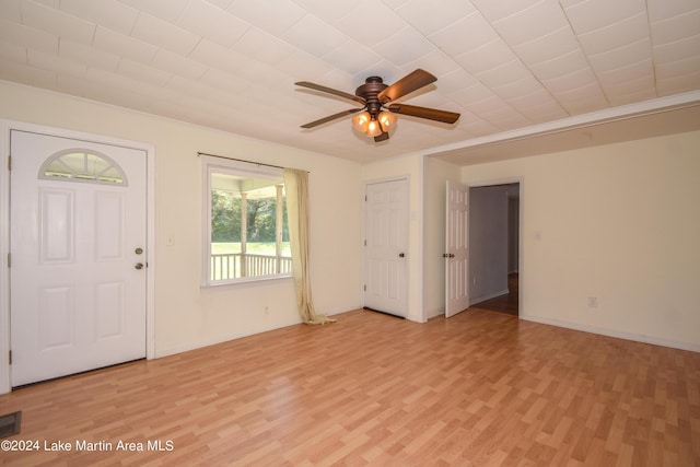 foyer with light hardwood / wood-style floors and ceiling fan