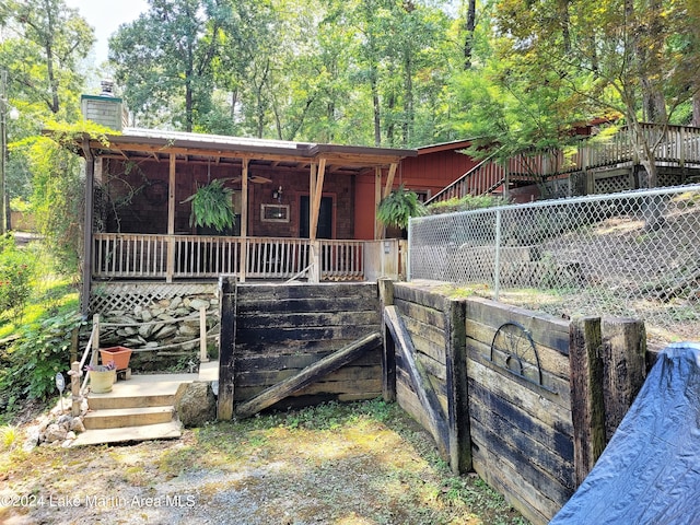 view of front of property featuring an outdoor structure