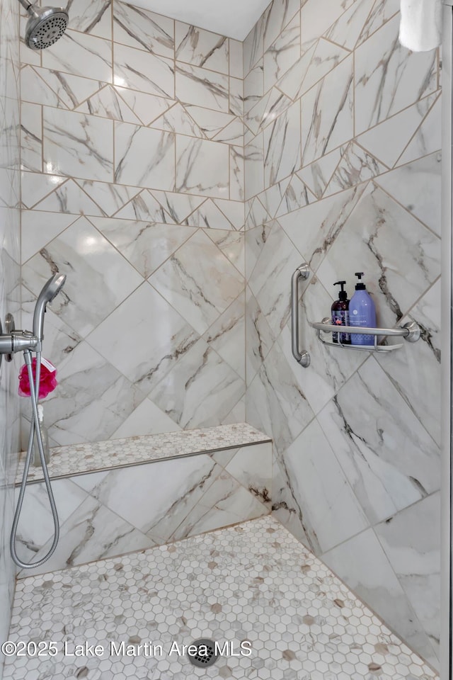 bathroom featuring a tile shower