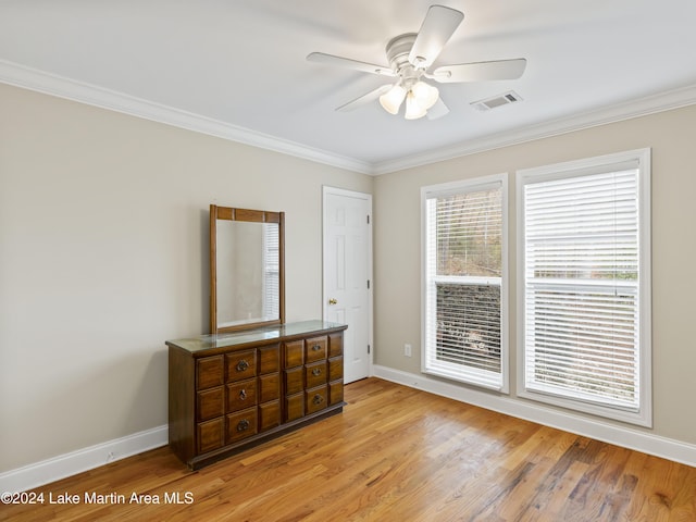 424 Weatherford Cir, Dadeville, AL 36853 - bedroom featuring ceiling fan, crown molding, and light hardwood / wood-style flooring