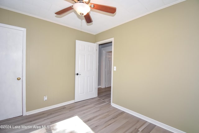 unfurnished bedroom with light wood-type flooring, ceiling fan, and crown molding