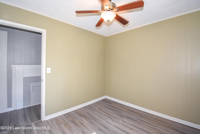 empty room with ceiling fan, ornamental molding, and hardwood / wood-style flooring