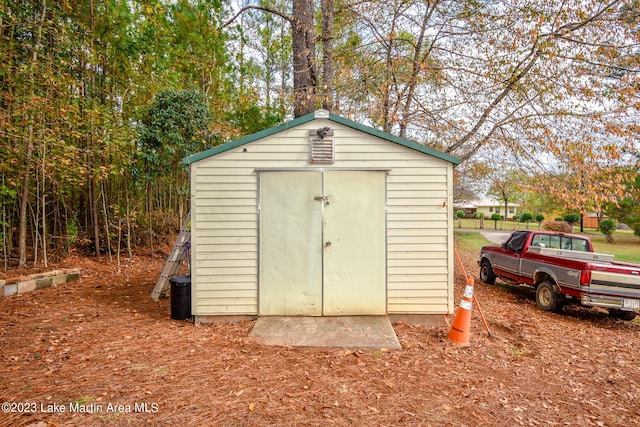 view of outbuilding