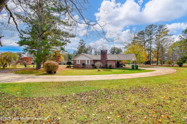 view of front of property with a front yard