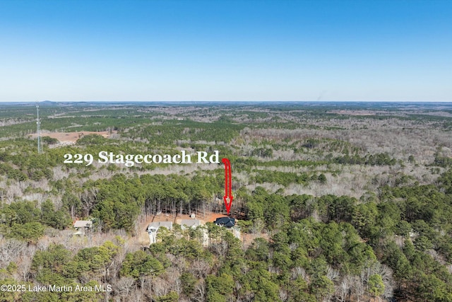 birds eye view of property featuring a forest view