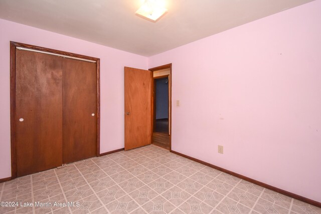 unfurnished bedroom featuring a closet