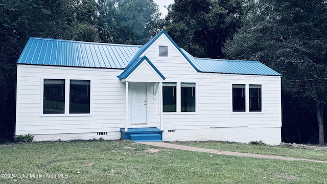 view of front of home with a front yard