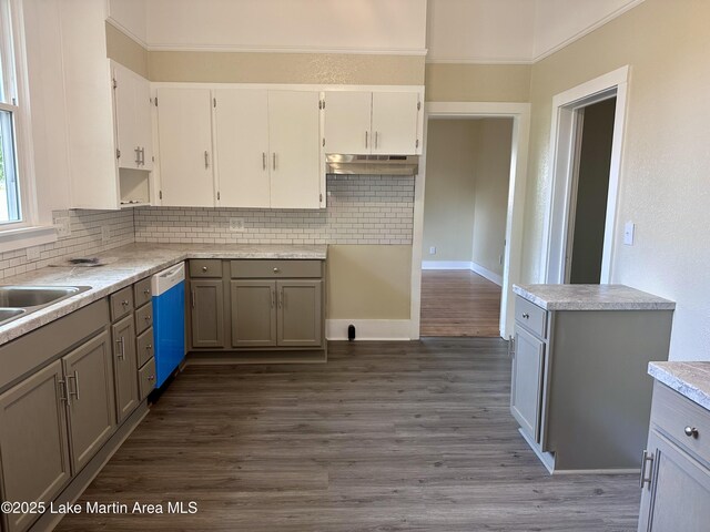 104 Central Blvd, East Tallassee, AL 36078 - kitchen featuring dishwashing machine, crown molding, backsplash, dark wood-style floors, and light countertops