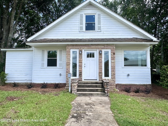 104 Central Blvd, East Tallassee, AL 36078 - view of front of property featuring entry steps, roof with shingles, and a front yard