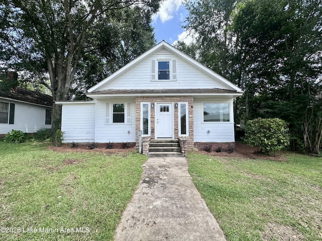 104 Central Blvd, East Tallassee, AL 36078 - bungalow-style home featuring a front yard