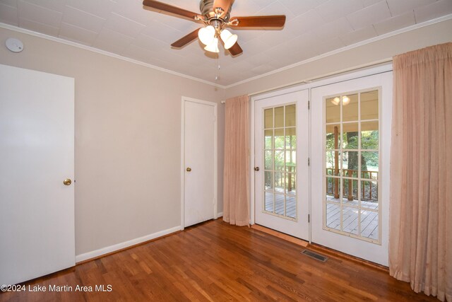 unfurnished room featuring hardwood / wood-style flooring, ceiling fan, and ornamental molding