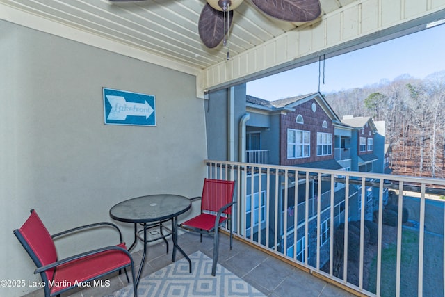 balcony featuring ceiling fan