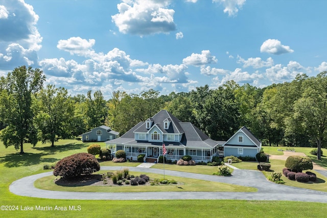 view of front facade featuring a front yard and a porch