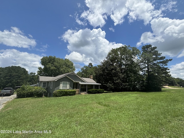 view of front of property with a front yard