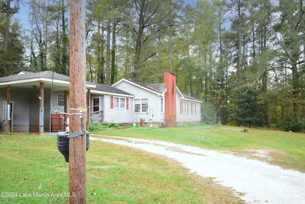 view of front of home featuring a front lawn and covered porch