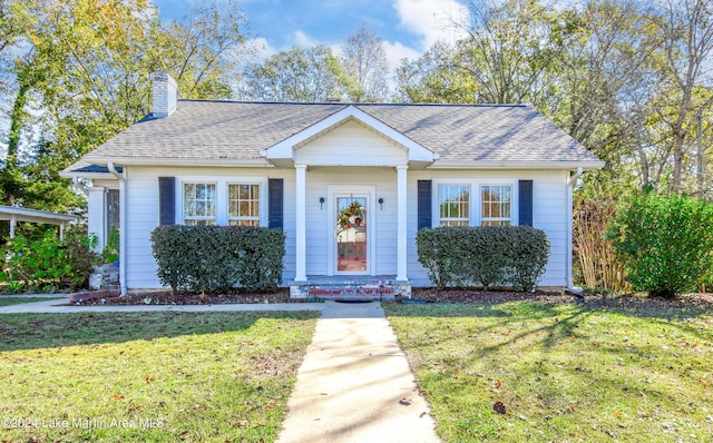 view of front of house with a front yard