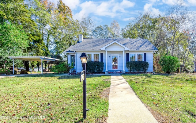 view of front of home featuring a front yard and a carport