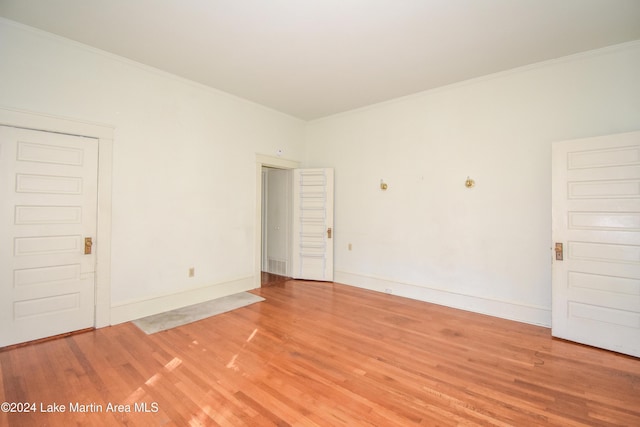 unfurnished room with crown molding and hardwood / wood-style floors