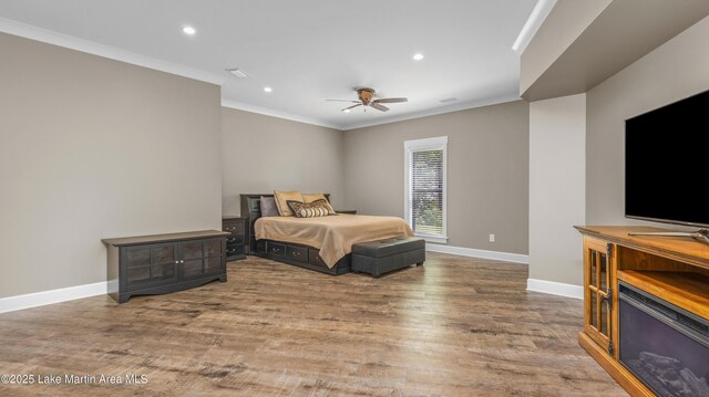 101 Mason Rd, Tallassee, AL 36078 - bedroom featuring wood finished floors, a ceiling fan, crown molding, baseboards, and recessed lighting