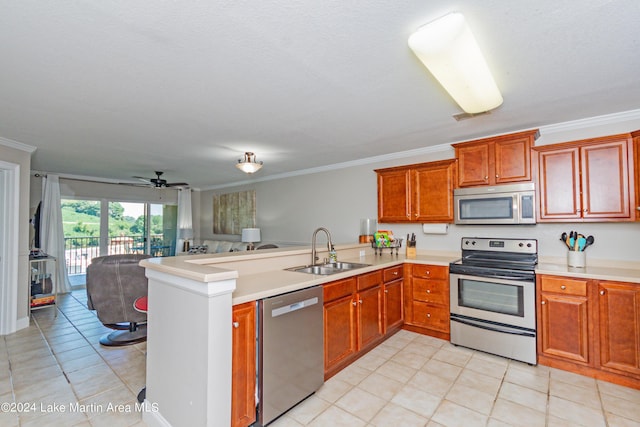 kitchen with crown molding, sink, ceiling fan, appliances with stainless steel finishes, and kitchen peninsula