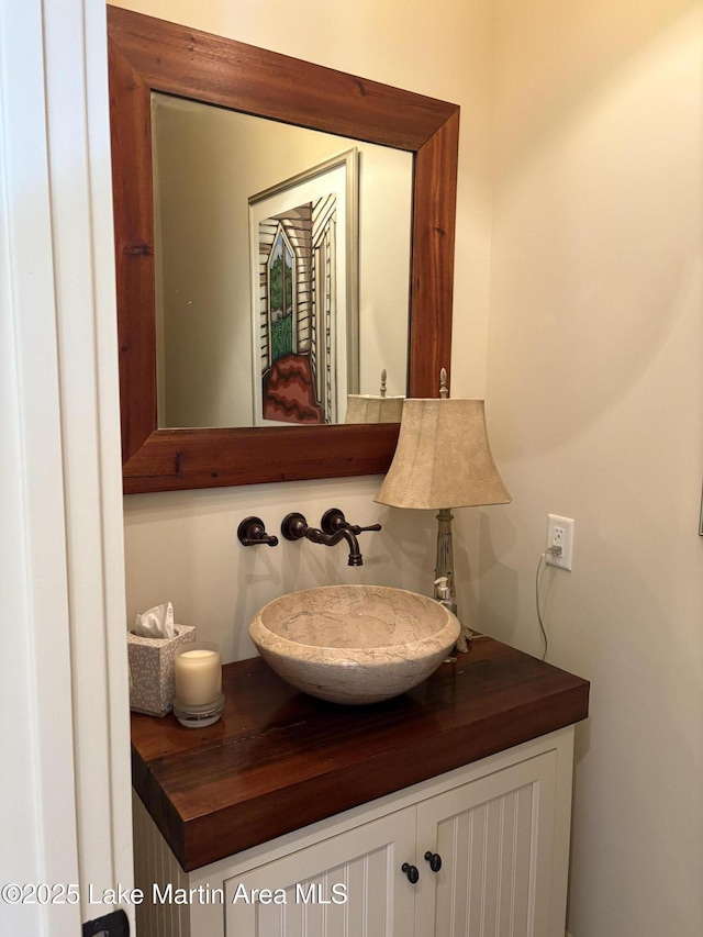 856 Windermere W Pkwy, Alexander City, AL 35010 - bathroom with vanity