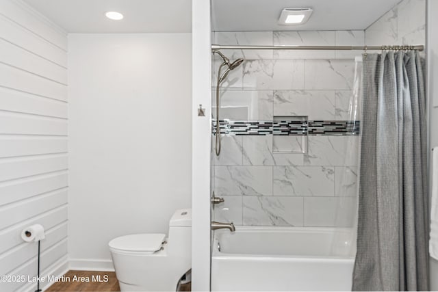 149 Lake Ridge Dr, Jacksons Gap, AL 36861 - full bath with shower / bath combination with curtain, baseboards, toilet, and wood finished floors