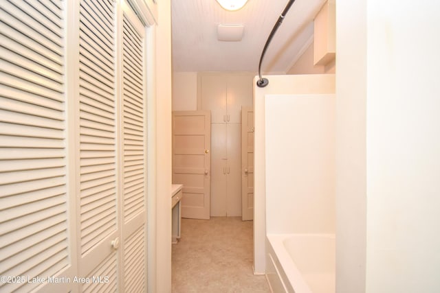 1330 Pearson Chapel Rd, Alexander City, AL 35010 - bathroom featuring a closet and tub / shower combination